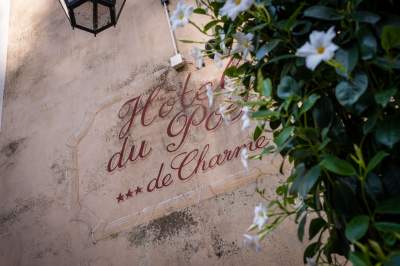 Hôtel Séminaire Luberon, Inscription, Hôtel du Poète 