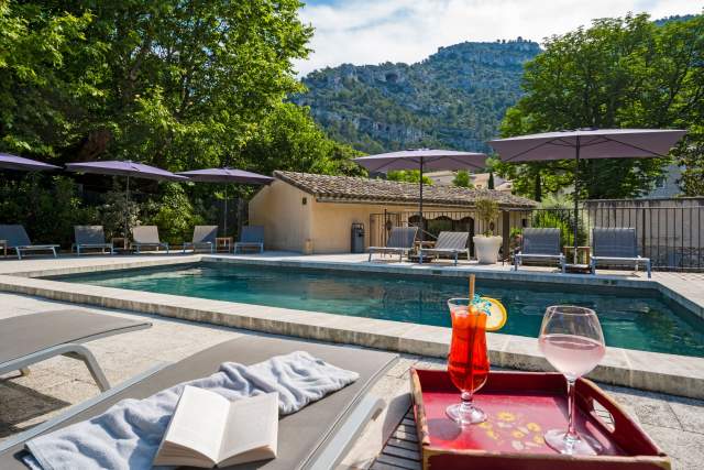 Piscine, Hôtel 3 étoiles Luberon, Hôtel du Poète <br />
 